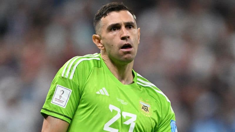 CALCIO - Le nuove regole per i portieri: basta siparietti che distraggono