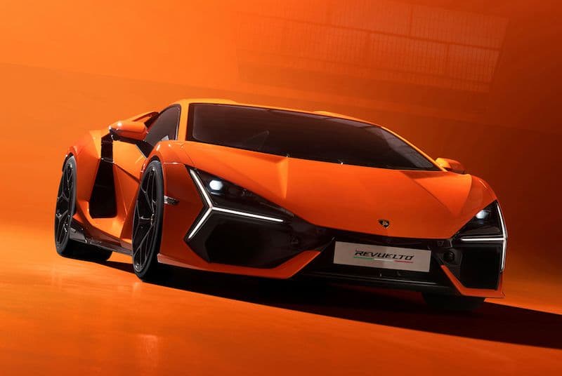 MOTORI – Lamborghini Revuelto, l’ibrido da brivido