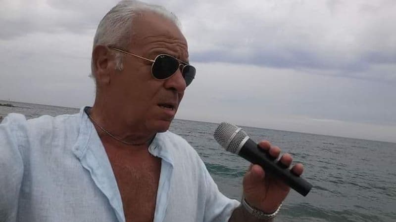 CASTELLAMONTE - Musica e lacrime per l'addio al cantante e chitarrista Franchino Medaglia