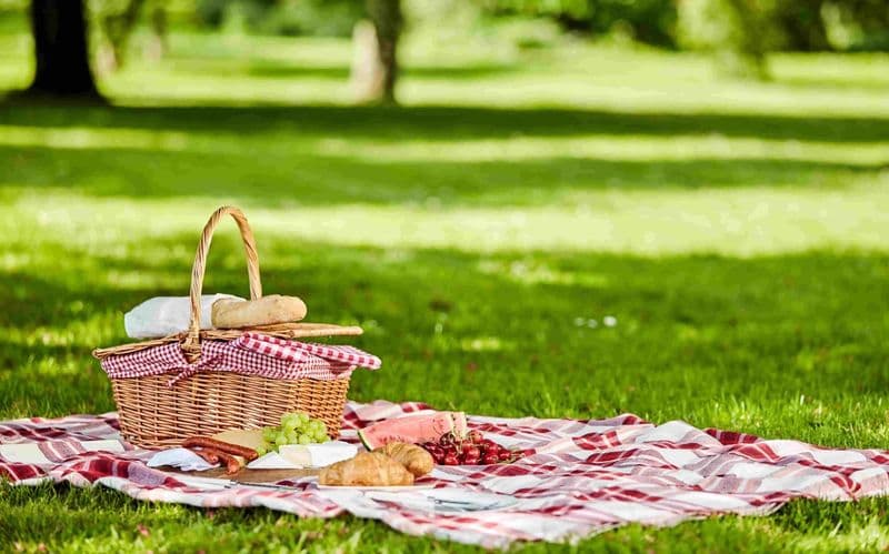 CANAVESE - Pasqua e Pasquetta da «tutto esaurito» in ristoranti e alberghi: sono previsti due giorni di bel tempo