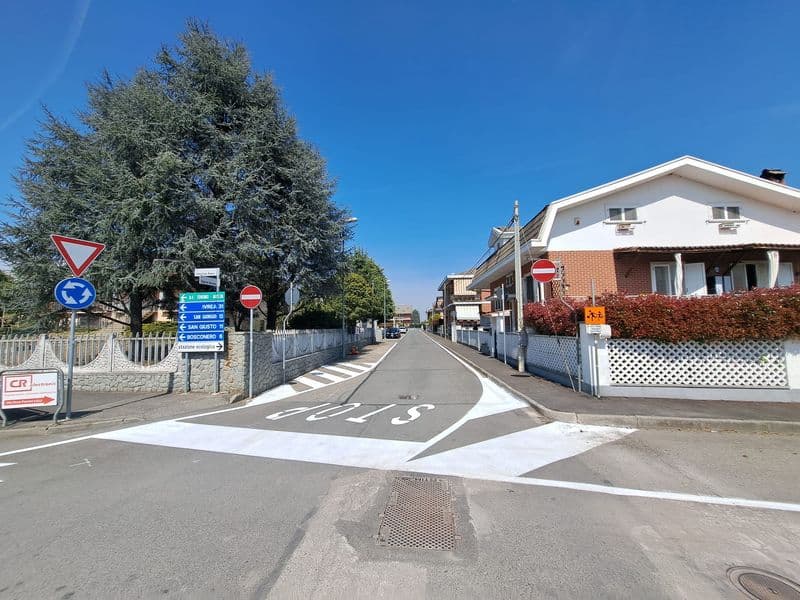 SAN BENIGNO CANAVESE - Basta incidenti alla rotonda tra via Bianco e via Garrone, modificata la viabilità - FOTO