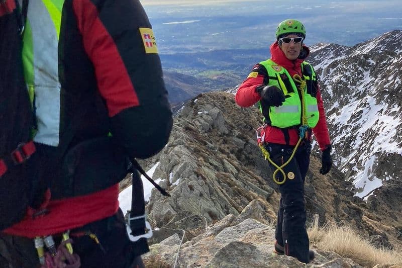 FRASSINETTO - In salvo i due ragazzi rimasti bloccati a Punta Rama: recuperati in quota dall'elisoccorso - FOTO