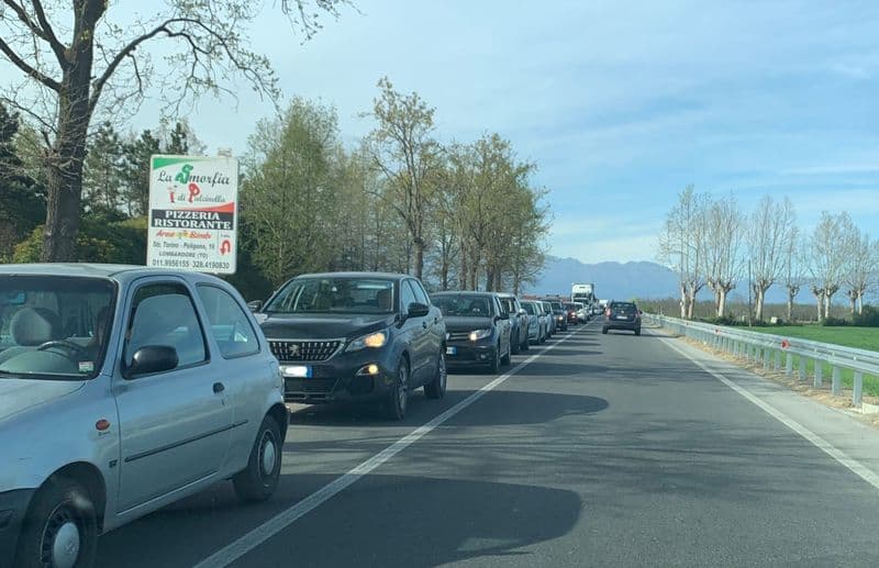 LOMBARDORE-BOSCONERO - Ancora cantieri e lavori sulla 460: lunghe code e raffica di lamentele - FOTO