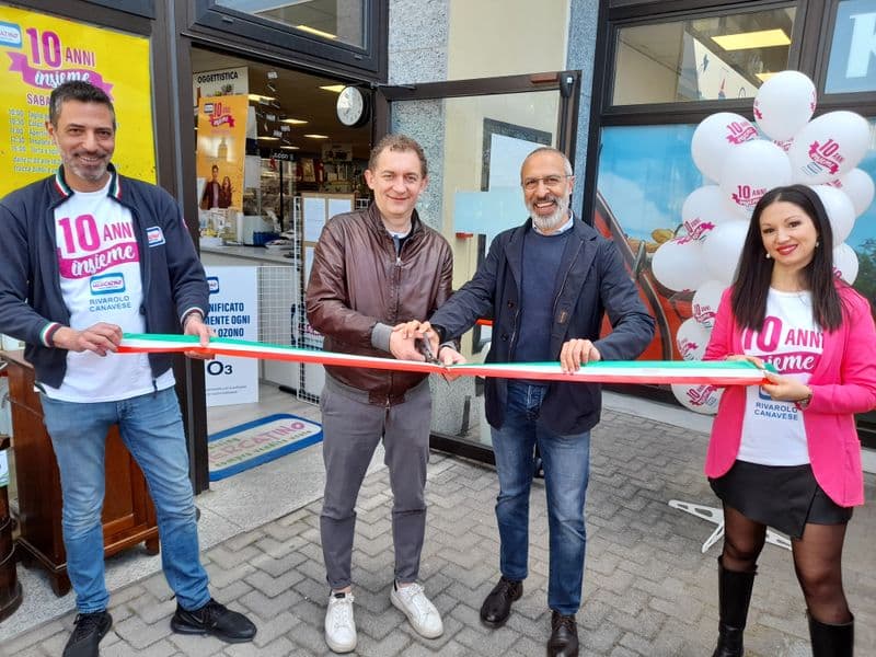 RIVAROLO CANAVESE - Una grande festa per i 10 anni di attività del Mercatino franchising - FOTO