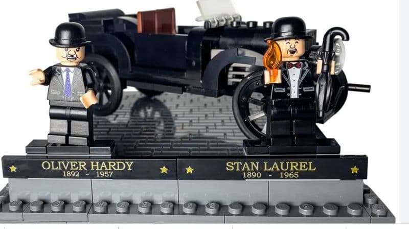 SAN GIORGIO CANAVESE - I mitici Stanlio e Ollio fatti coi Lego: un click per far diventare realtà il set da sogno di Silvio Giovetti - FOTO