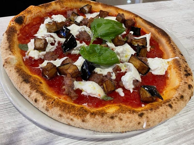 VOLPIANO - Sapori siciliani e pizze per tutti i gusti, la buona cucina è di casa all'osteria pizzeria «La Volpe» - FOTO