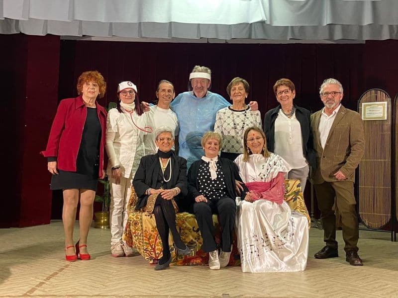 VALPERGA - Si rialza il sipario del teatro con la commedia «Terapia di gruppo»