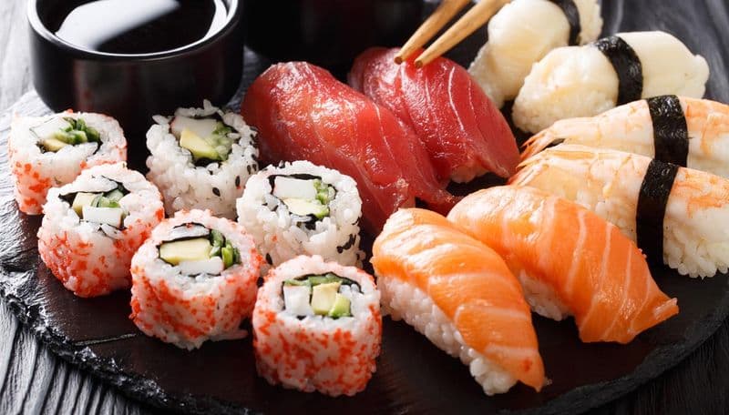 MAPPANO - Vanno a mangiare il sushi poi se ne escono senza pagare il conto: il ristorante pubblica le loro foto