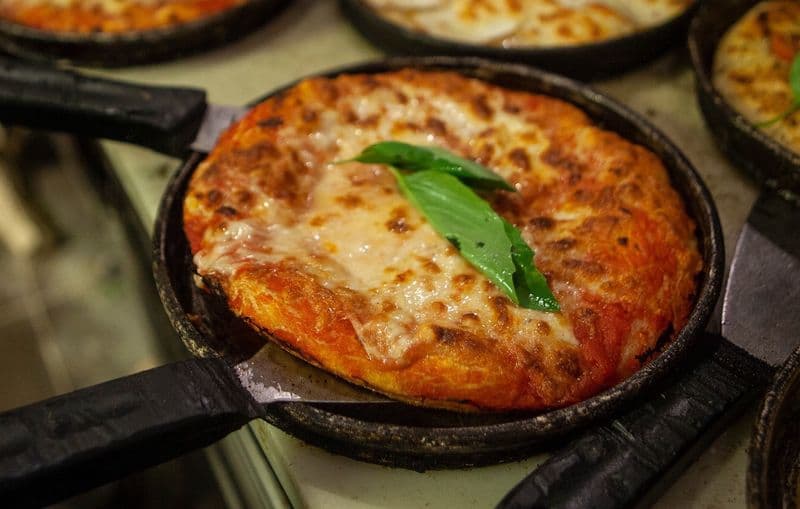 FOOD - La rivincita della pizza torinese, quella al padellino