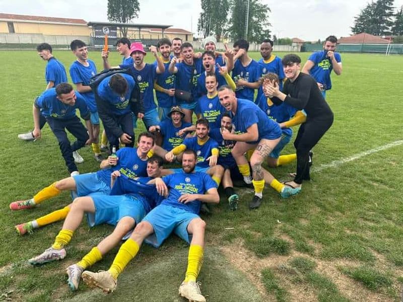 MONTANARO - Calcio, i gialloblù vincono il campionato di Prima Categoria e volano in Promozione