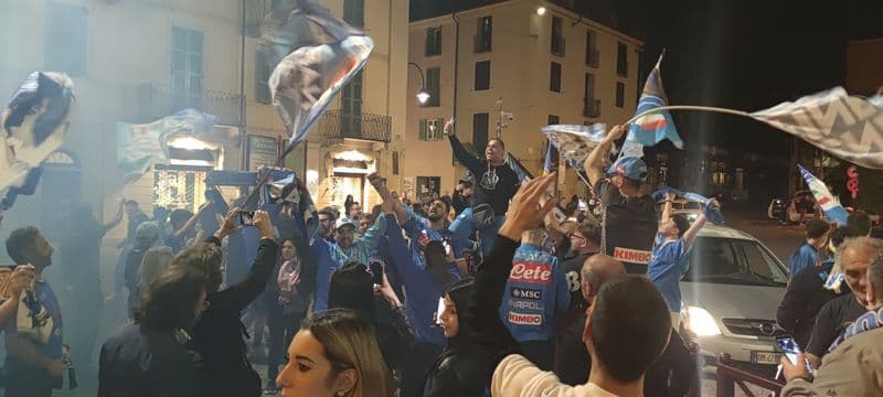NAPOLI CAMPIONE D'ITALIA - Festa anche in Canavese per lo scudetto degli azzurri - FOTO e VIDEO