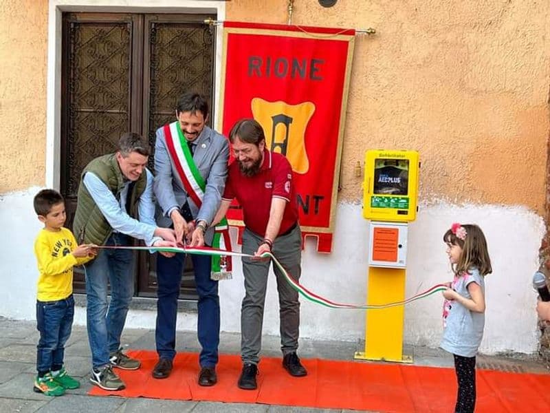 SAN BENIGNO CANAVESE - Inaugurato il defibrillatore donato dal Rione Là Drint - FOTO