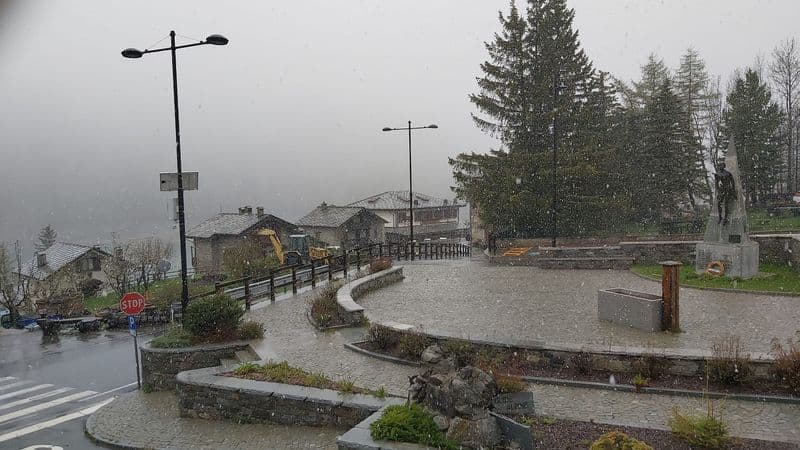 CERESOLE REALE - Nevica in paese, al Serrù è tutto bianco - FOTO