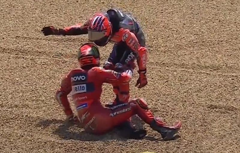 MOTO GP - Gara da dimenticare per Pecco Bagnaia in Francia: cade e finisce a spintoni con Vinales - FOTO