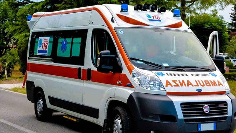 CASTELLAMONTE - Urtato da un camion mentre è in sella alla bici: ragazzo finisce in ospedale