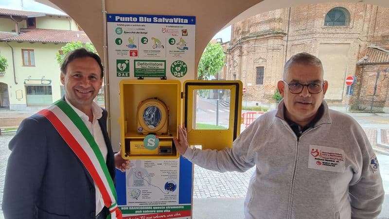 VOLPIANO - Un nuovo defibrillatore sotto i portici del Municipio