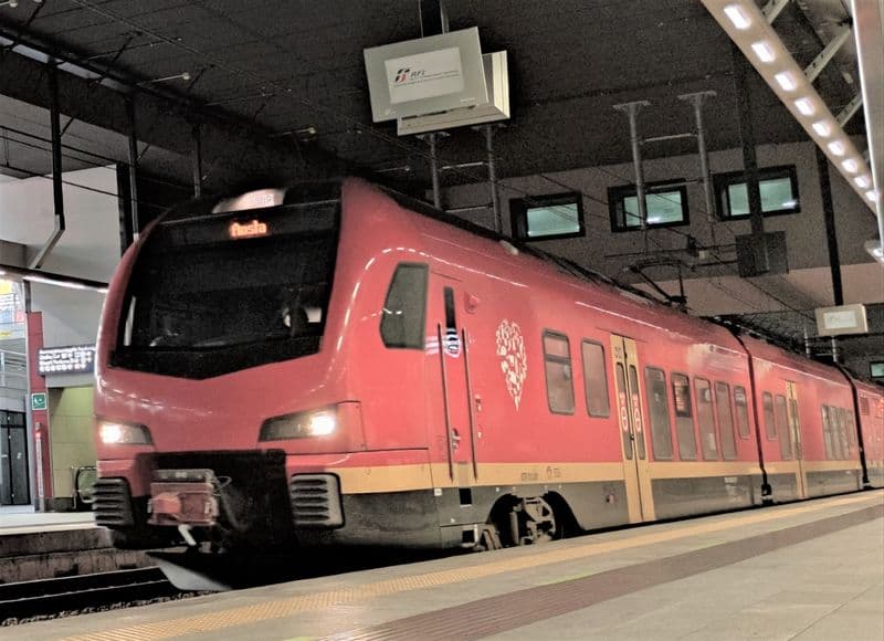 IVREA - Stop da dicembre alla ferrovia per Aosta, i pendolari chiedono «chiusure a blocchi»