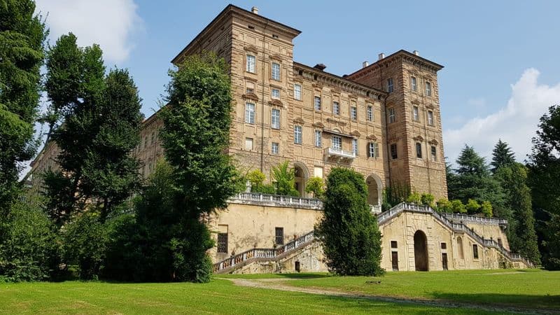 AGLIE' - Una nuova serie di Elisa di Rivombrosa: il castello tra le location - FOTO