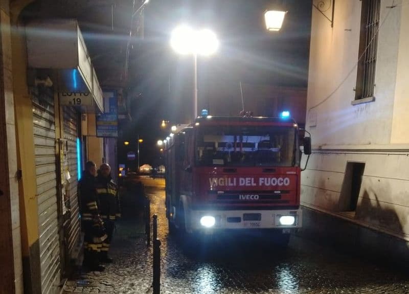 CUORGNE' - Allarme incendio in via Garibaldi: intervento dei vigili del fuoco - FOTO