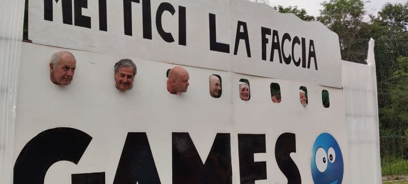 RIVARA - Torte in faccia ai sindaci del Canavese: così è iniziata la sfida dei «Games» - VIDEO