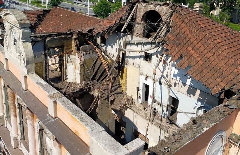 Crolla la storica stazione ferroviaria di Porta Susa a Torino - FOTO