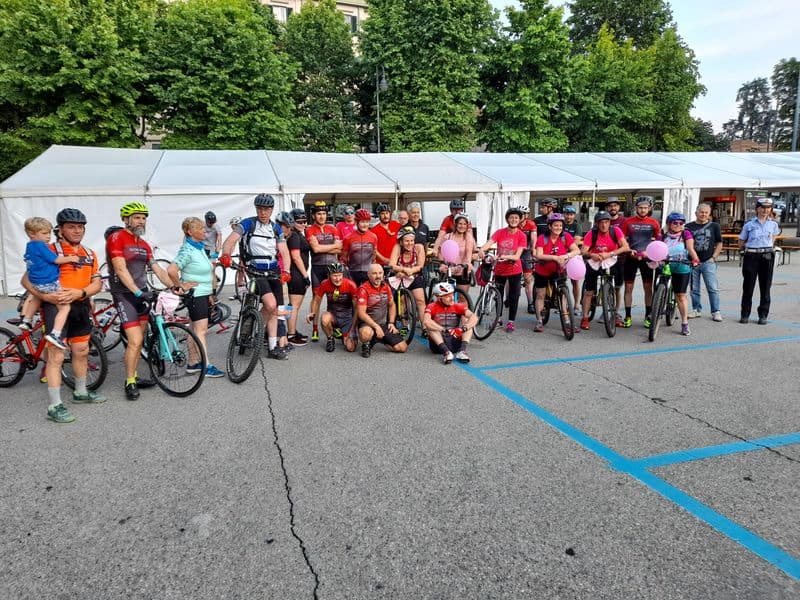 SALASSA - «Pink Ride», tutti in bici aspettando il Giro d'Italia donne - FOTO e VIDEO