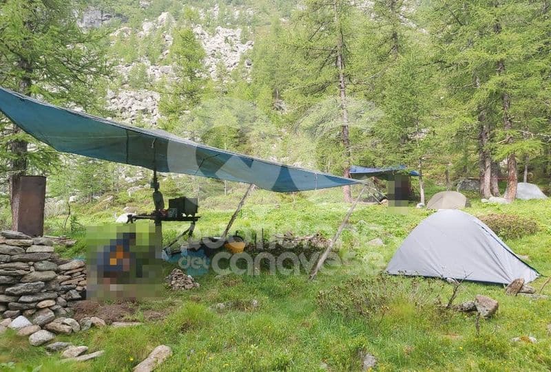 CERESOLE REALE - Famiglia arcobaleno, continua il raduno green in quota: i partecipanti rifiutano lo spostamento in un'area attrezzata