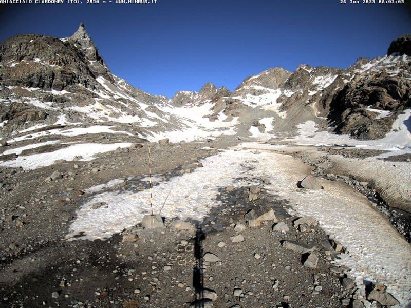 VALLE SOANA - Neve sciolta in anticipo sul ghiacciaio Ciardoney nonostante un maggio ricco di precipitazioni
