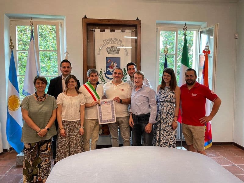 SAN MAURIZIO CANAVESE - Il Comune premiato con la medaglia della Croce Rossa