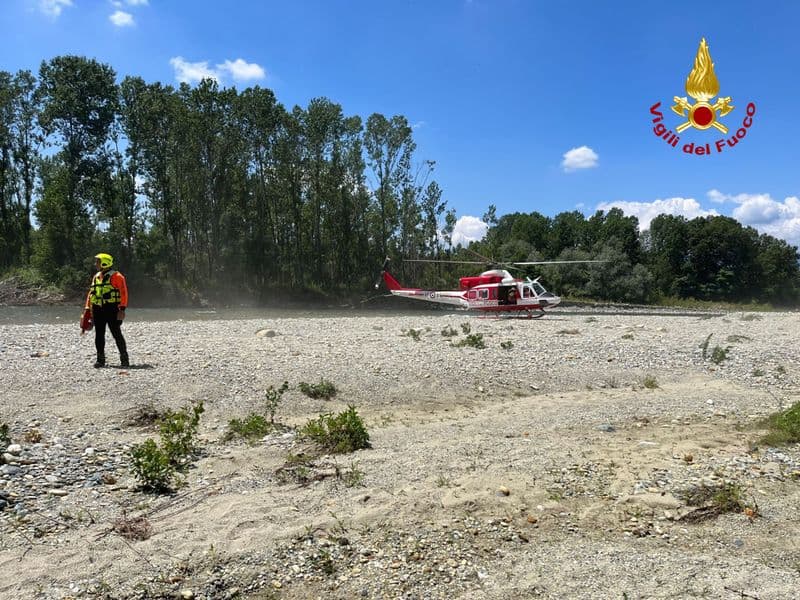 CASELLE - Ragazza resta bloccata in acqua e rischia di annegare: salvata dai vigili del fuoco con uno spettacolare intervento - VIDEO