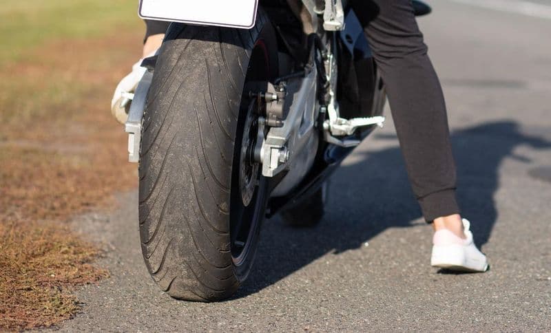FORNO CANAVESE - Cane spaventato dalle moto morde due motociclisti di passaggio