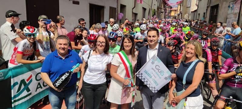 SALASSA - Tappa del Giro d'Italia donne di ciclismo: grande folla ed entusiasmo a mille - FOTO e VIDEO
