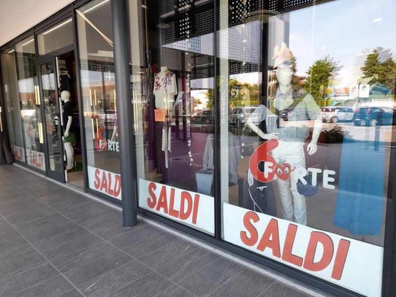 RIVAROLO CANAVESE-CASELLE - Saldi estivi al via: da «6Forte» il bello sta in ogni taglia - FOTO