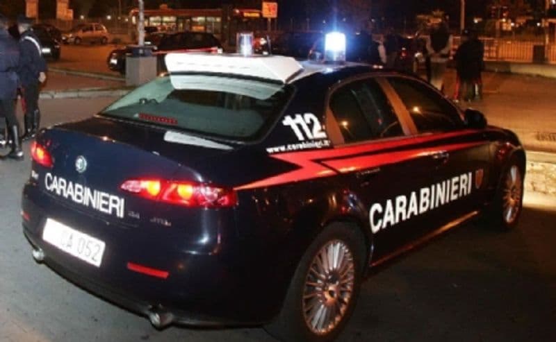 CASTELLAMONTE - Ragazzi sul tetto del supermercato, urla e schiamazzi: residenti vicino all'ex stazione sul piede di guerra