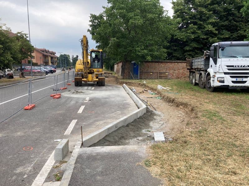 CHIVASSO - Partiti i lavori in via Pertini grazie ad un finanziamento statale