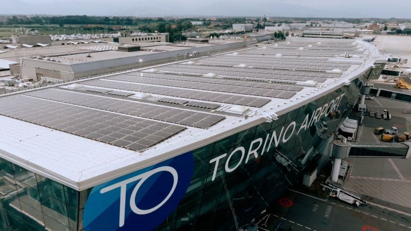 CASELLE - Entra in funzione il più grande impianto fotovoltaico sul tetto di un aeroporto - FOTO e VIDEO