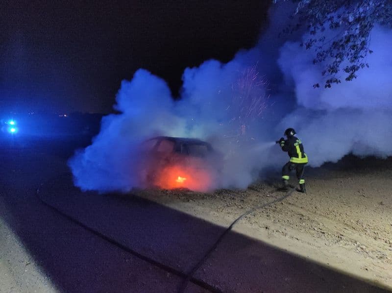 INCENDIANO AUTO IN SOSTA - Denunciati in tre: sono di Rivarolo Canavese, Favria e Busano