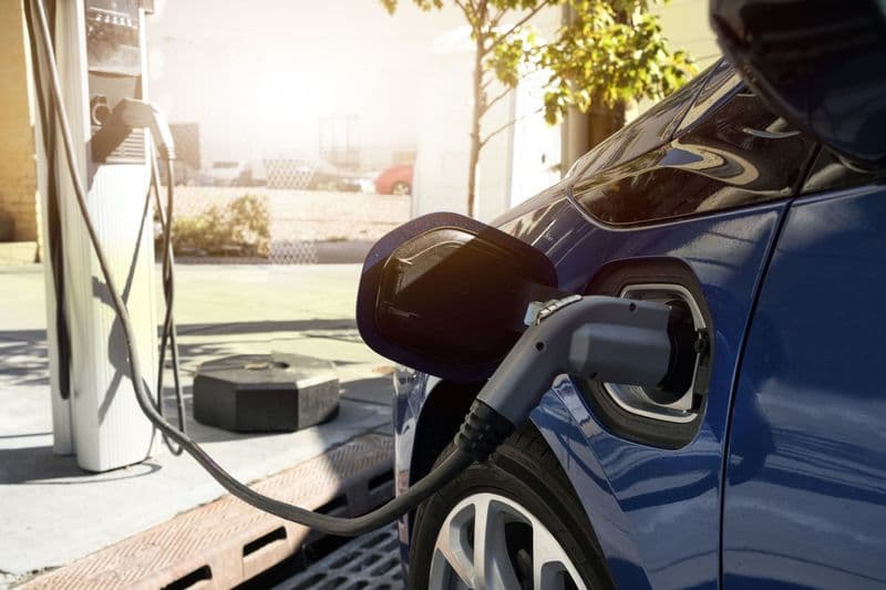 MOBILITA’ – Auto elettriche: la ricarica veloce, il divario italiano