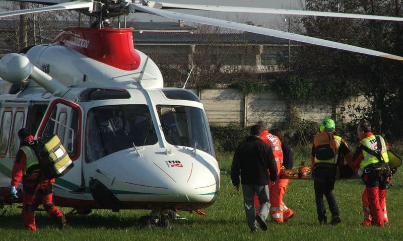 SAN CARLO CANAVESE - Toro incorna imprenditore: l'uomo è in prognosi riservata al Cto