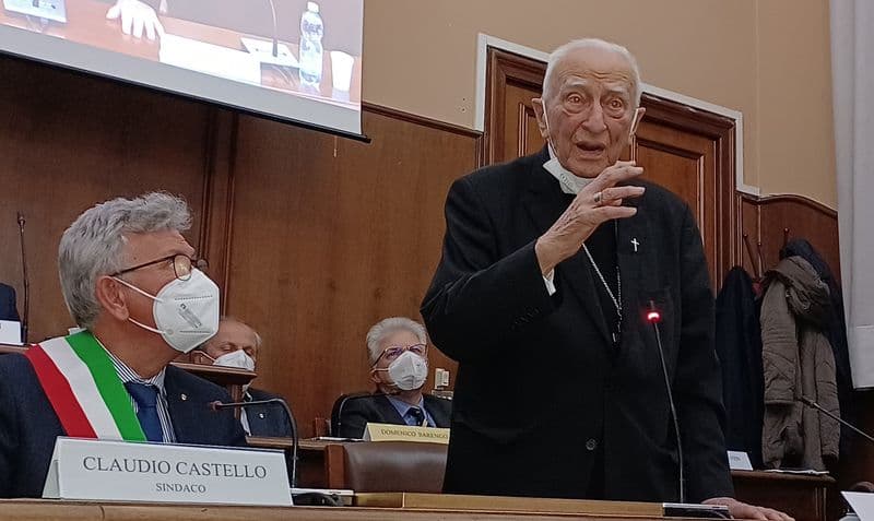 CHIVASSO - Lutto cittadino per la morte del vescovo emerito Bettazzi