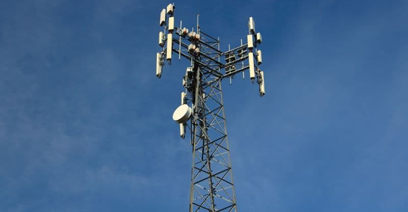 CASTELLAMONTE - Battaglia persa: sono partiti i lavori per l'antennone di Filia