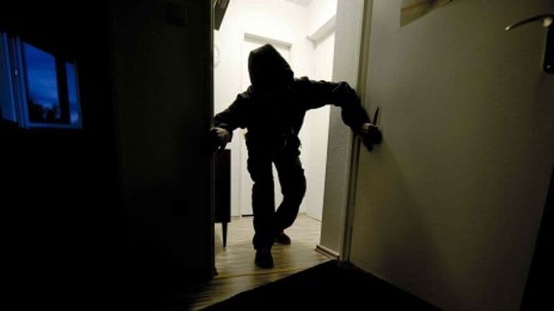 CHIVASSO - Zona rossa per la bomba: segnalati sciacalli che si fingono dipendenti del Comune per rubare nelle case