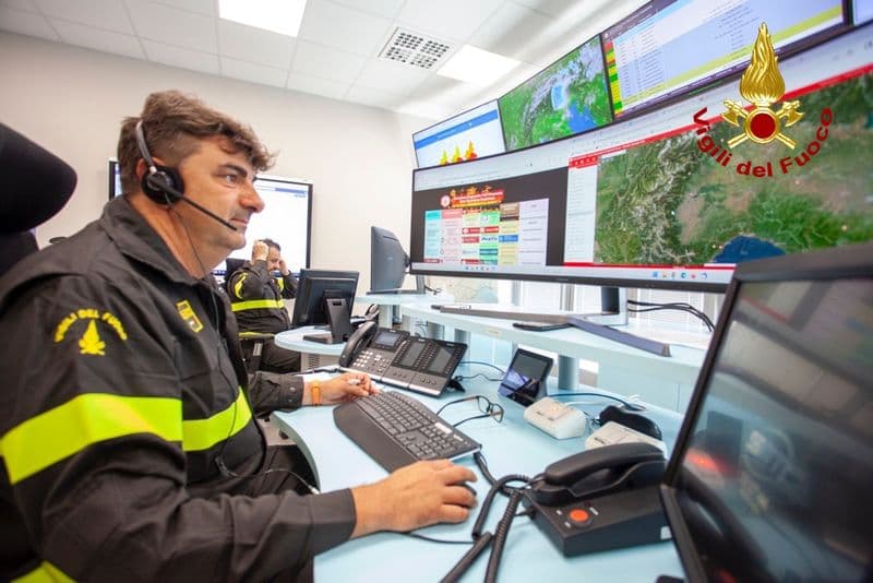 SICUREZZA - Inaugurata la nuova sala operativa del vigili del fuoco - FOTO