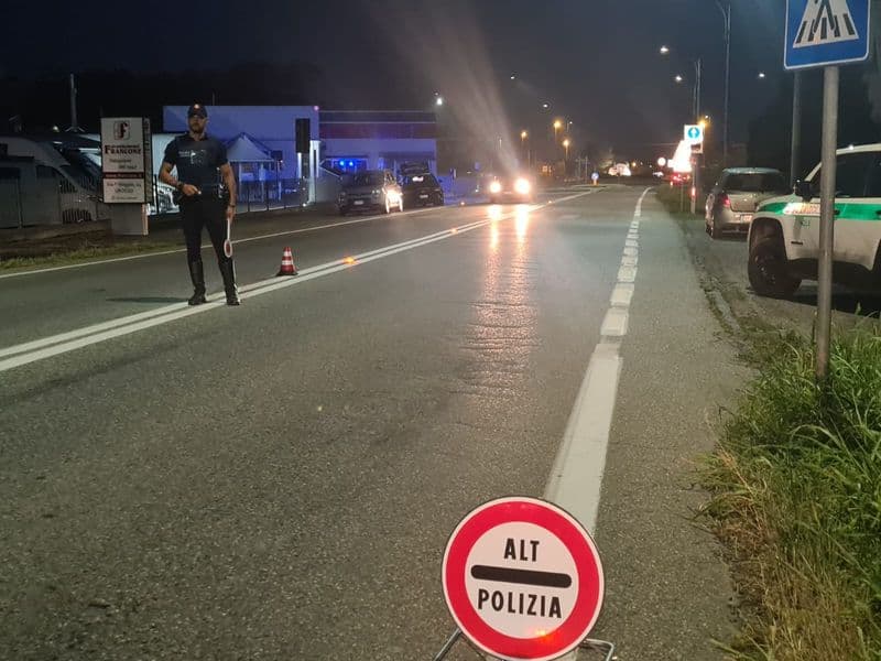 NOLE - Strade sicure, notte di controlli con l'etilometro per la polizia locale