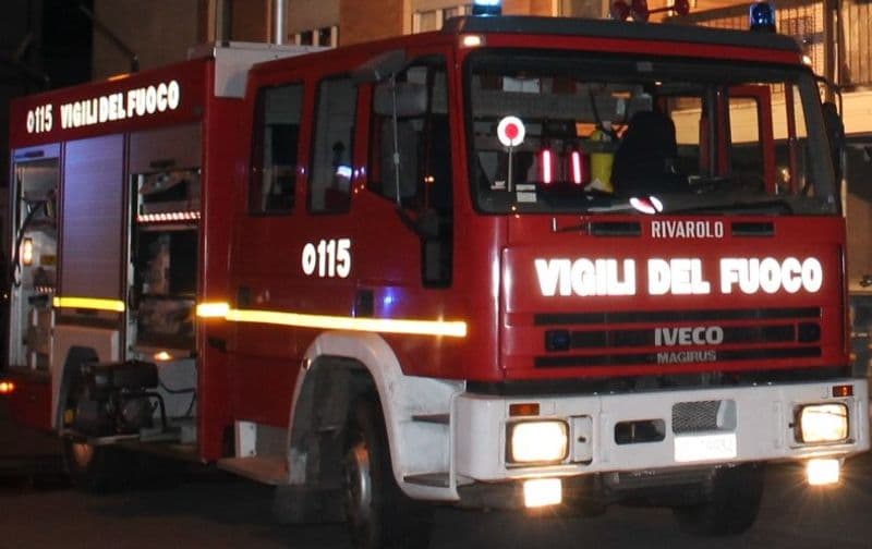 FRONT - Calabroni alla casa di riposo, intervento dei vigili del fuoco