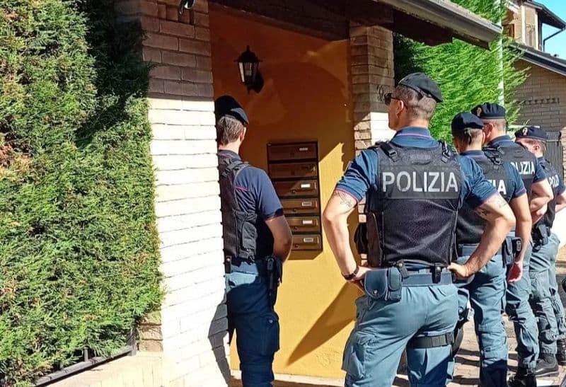 'NDRANGHETA IN CANAVESE - Sgomberata una villa confiscata a Volpiano: blitz di polizia e carabinieri