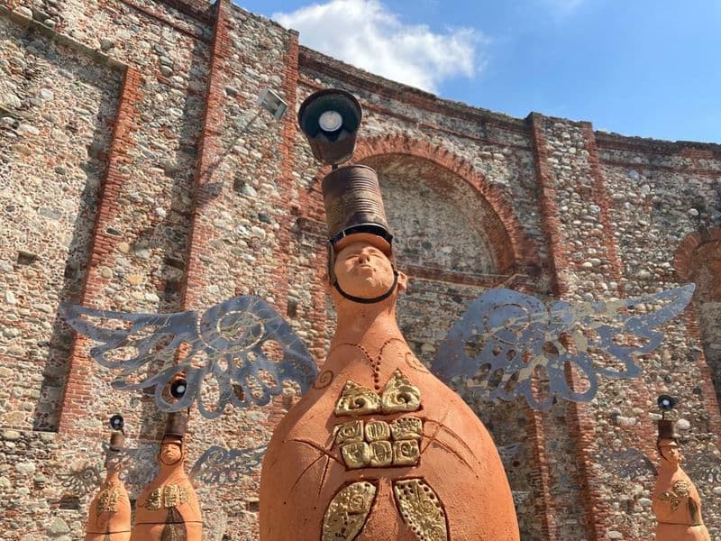 CASTELLAMONTE - L’artista Nino Ventura alla Mostra della Ceramica con opere alte oltre 2 metri