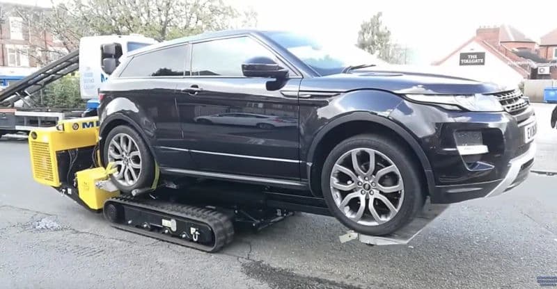 MOBILITA’ – Eastract, il robot che sposta le auto in divieto di sosta