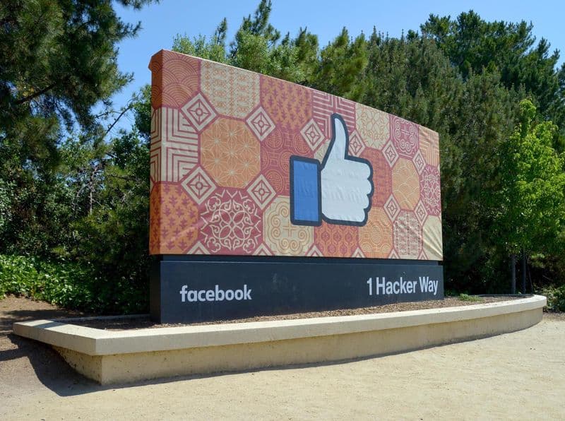 SOCIAL - Il riscatto di Facebook: non nuoce alla salute psicologica