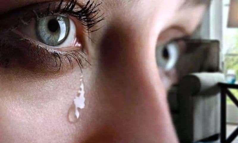 SALUTE - Viaggio intorno alle lacrime (che non sono tutte uguali)